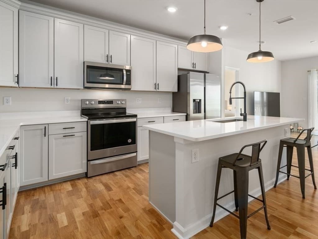 Condominium at 4 Stratton Dr # 308, Woburn MA 01801, Woburn, photo 2 of 24