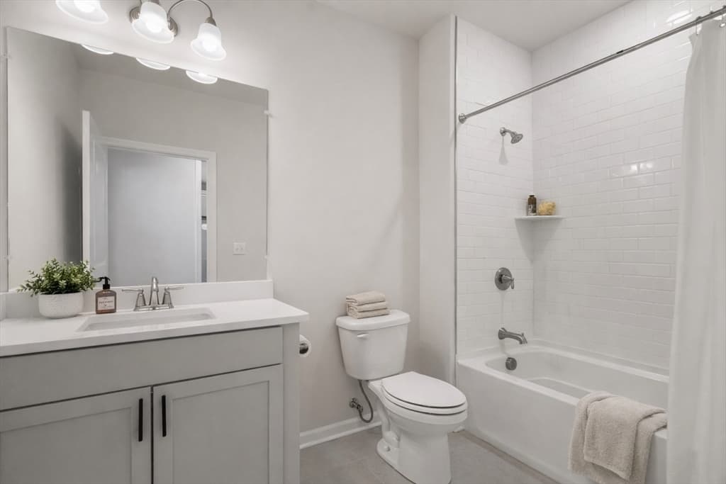 Condominium at 4 Stratton Dr # 308, Woburn MA 01801, Woburn, photo 12 of 24
