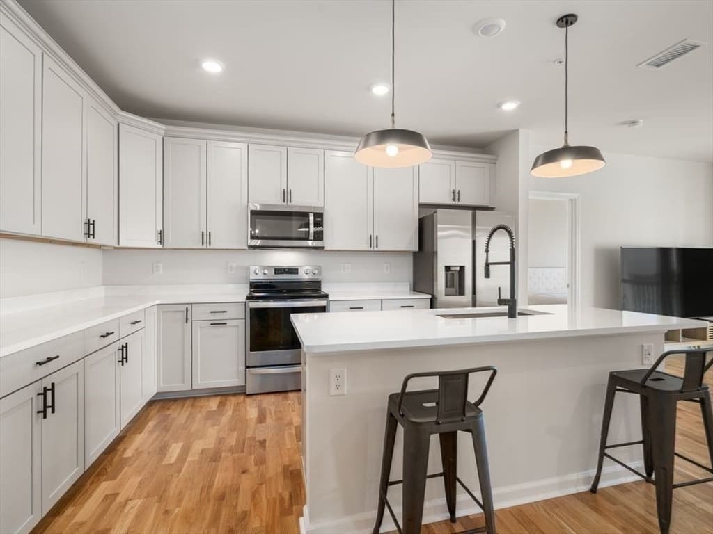 Condominium at 4 Stratton Dr # 308, Woburn MA 01801, Woburn, photo 18 of 24
