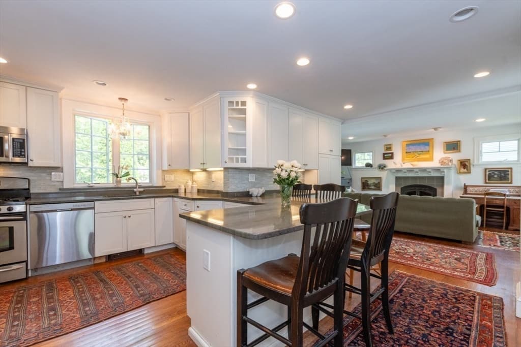 6 Willow Street, Wellesley MA 02481 photo 2