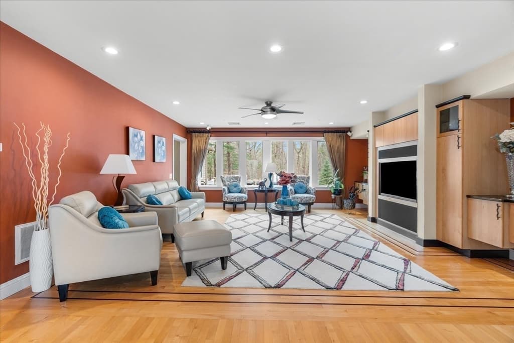 Single Family Residence at 267 Chestnut St, Seekonk MA 02771, photo 6 of 33