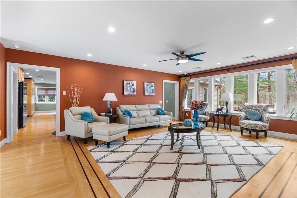 Single Family Residence at 267 Chestnut St, Seekonk MA 02771, photo 7 of 33