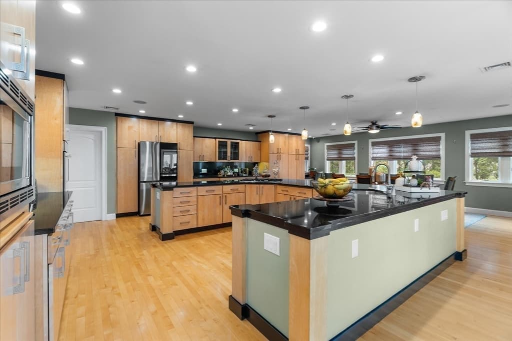 Single Family Residence at 267 Chestnut St, Seekonk MA 02771, photo 5 of 33