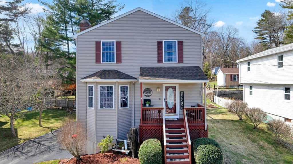 Single Family Residence at 31 Glen Echo Shore Rd, Charlton MA 01507, photo 2 of 36