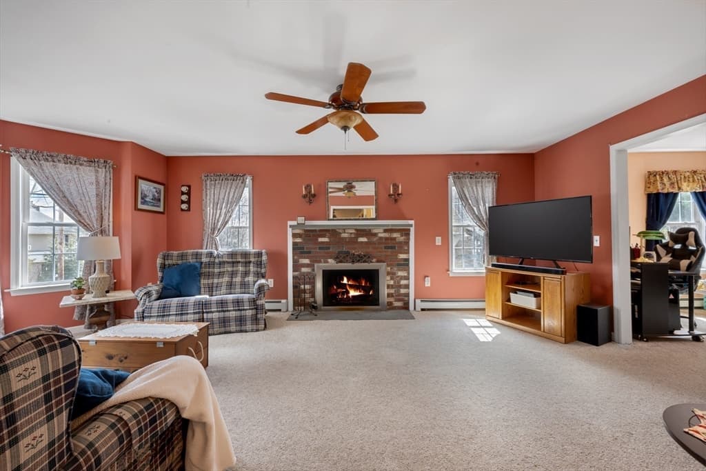 Single Family Residence at 31 Glen Echo Shore Rd, Charlton MA 01507, photo 9 of 36