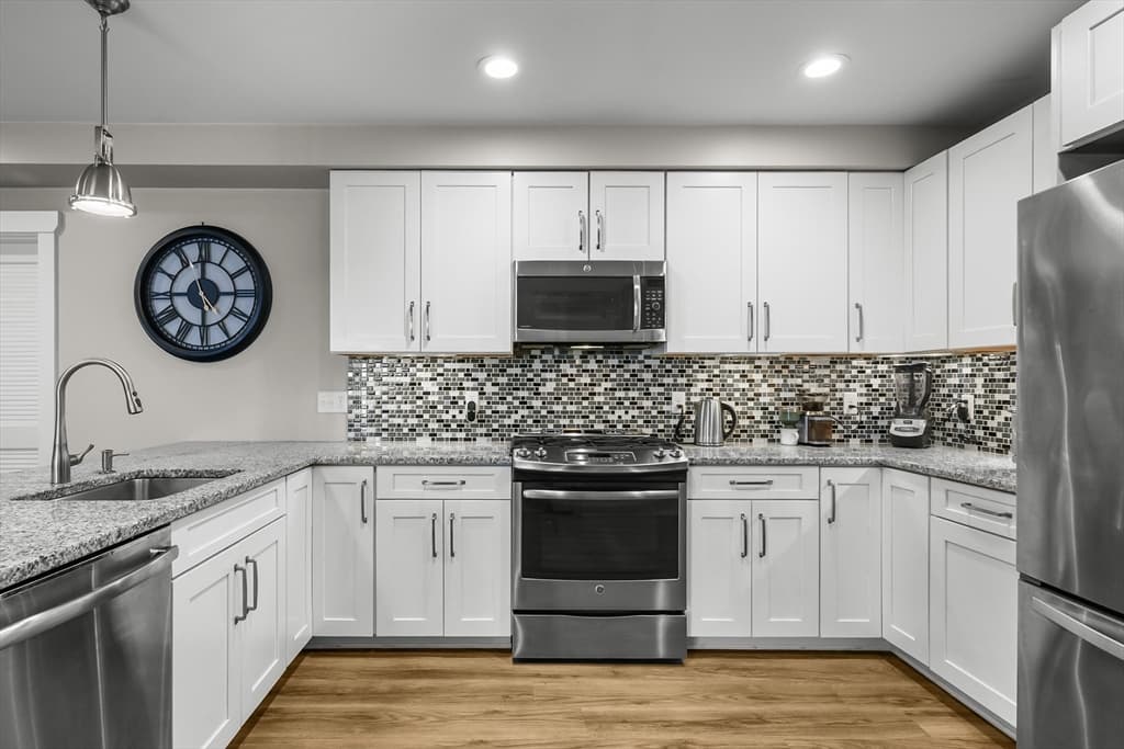 Condominium at 76 Court Street # 6, Plymouth MA 02360, Plymouth, photo 2 of 40