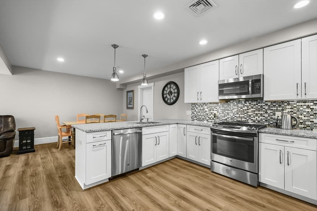 Condominium at 76 Court Street # 6, Plymouth MA 02360, Plymouth, photo 6 of 40