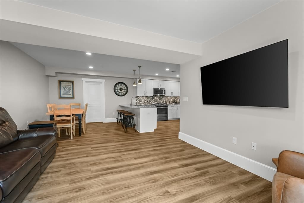 Condominium at 76 Court Street # 6, Plymouth MA 02360, Plymouth, photo 13 of 40