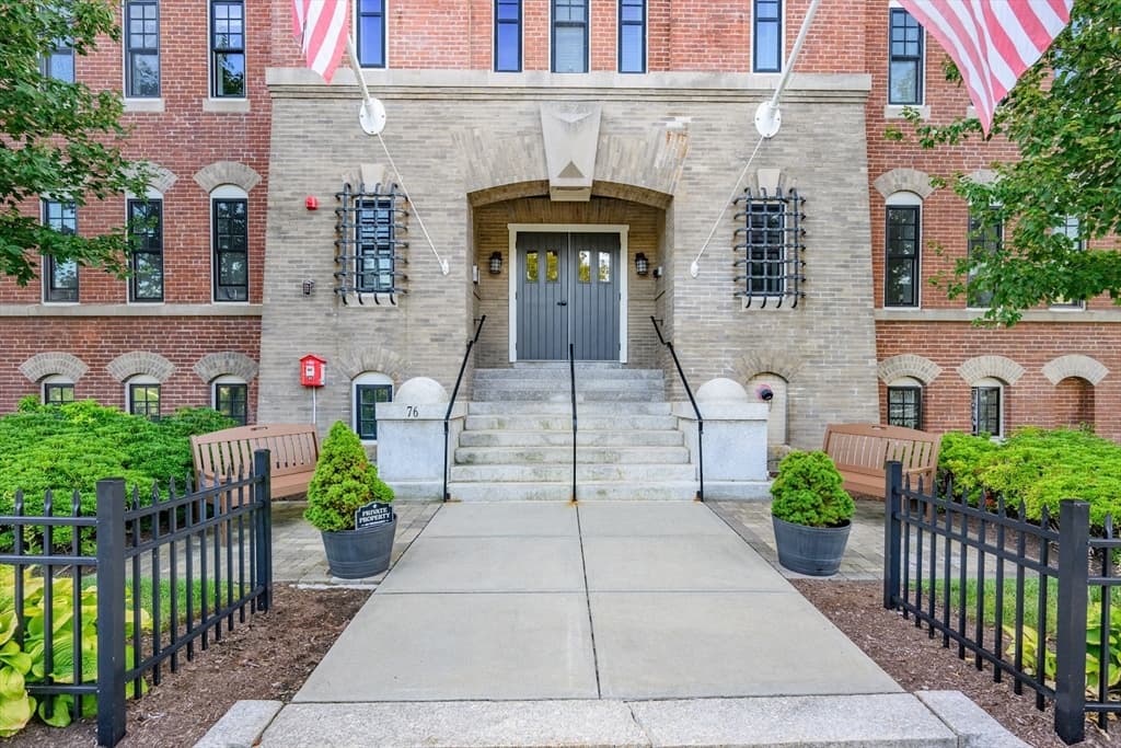 Condominium at 76 Court Street # 6, Plymouth MA 02360, Plymouth, photo 3 of 40