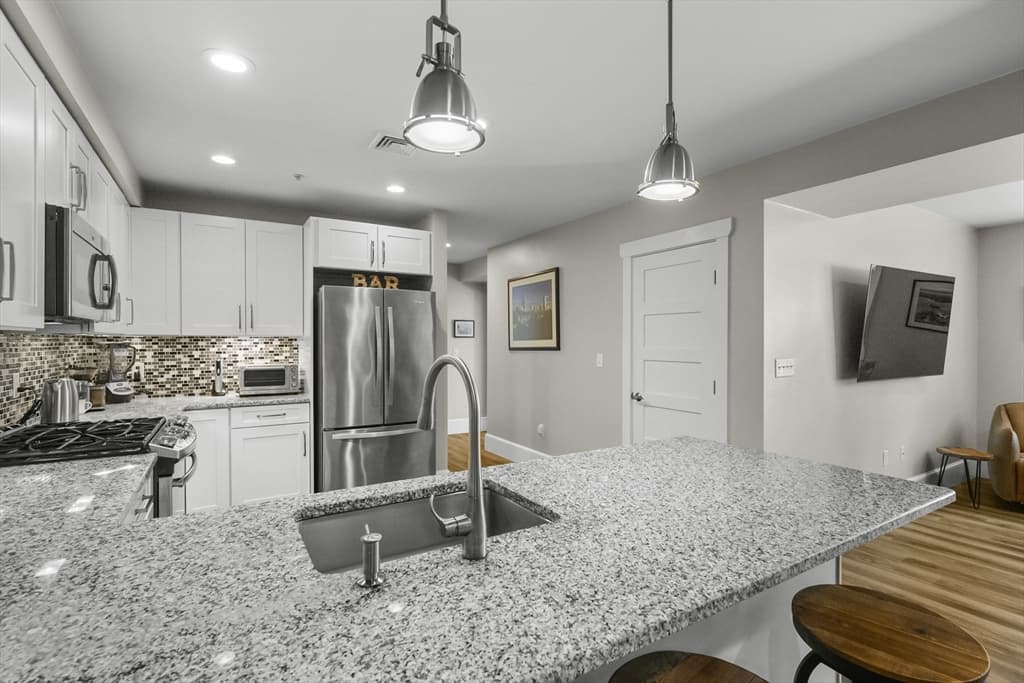 Condominium at 76 Court Street # 6, Plymouth MA 02360, Plymouth, photo 8 of 40