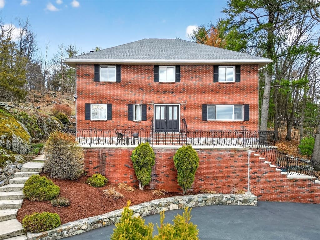 Single Family Residence at 12 Parkway Dr, Saugus MA 01906, Saugus, photo 2 of 42