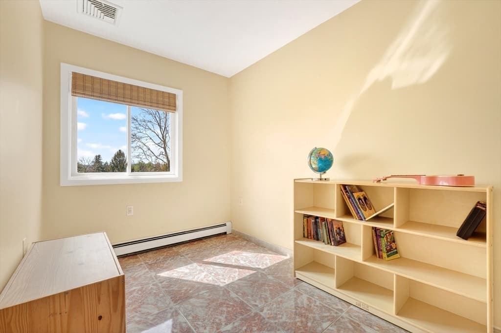 Single Family Residence at 12 Parkway Dr, Saugus MA 01906, Saugus, photo 13 of 42