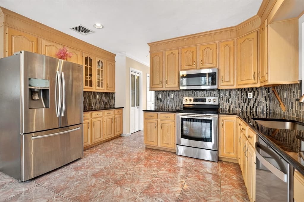 Single Family Residence at 12 Parkway Dr, Saugus MA 01906, Saugus, photo 3 of 42