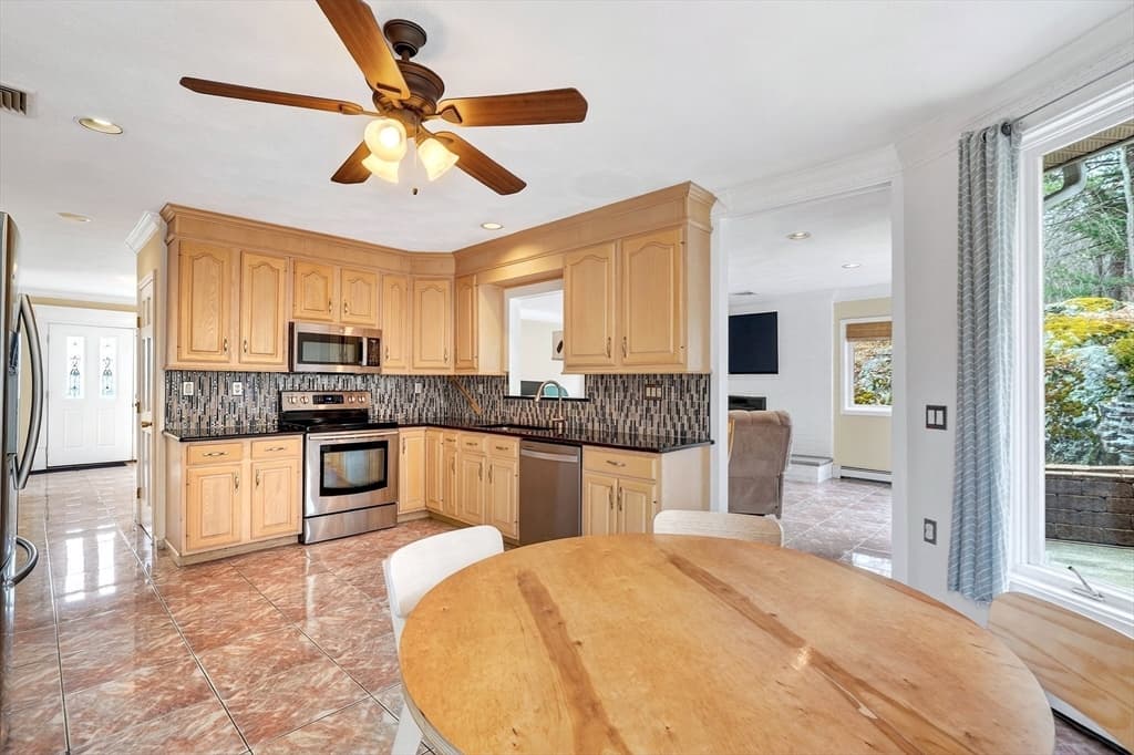 Single Family Residence at 12 Parkway Dr, Saugus MA 01906, Saugus, photo 5 of 42