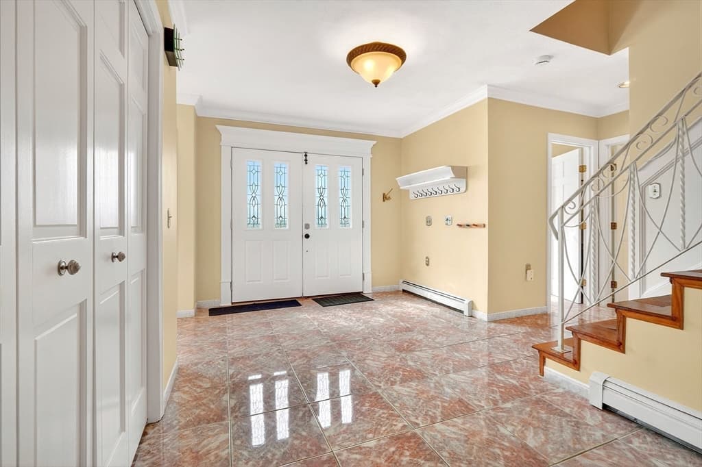 Single Family Residence at 12 Parkway Dr, Saugus MA 01906, Saugus, photo 10 of 42