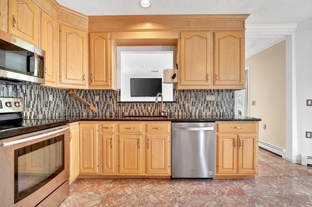 Single Family Residence at 12 Parkway Dr, Saugus MA 01906, Saugus, photo 4 of 42