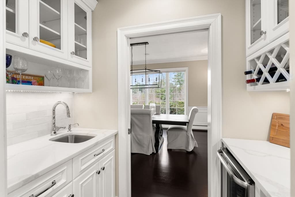 Single Family Residence at 7 Pettee's Pond Lane, Walpole MA 02081, Walpole, photo 7 of 40