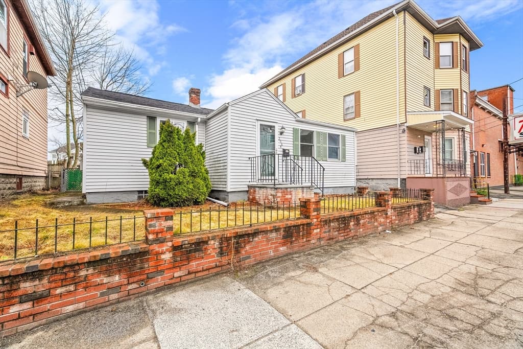 298 Collette St, New Bedford MA 02746 photo 25