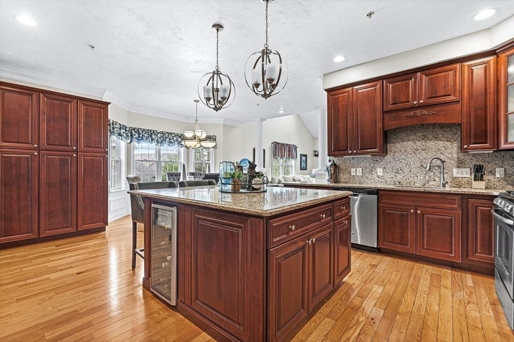 Condominium at 10 White Cedar Drive # 10, Middleton MA 01949, Middleton, photo 11 of 42