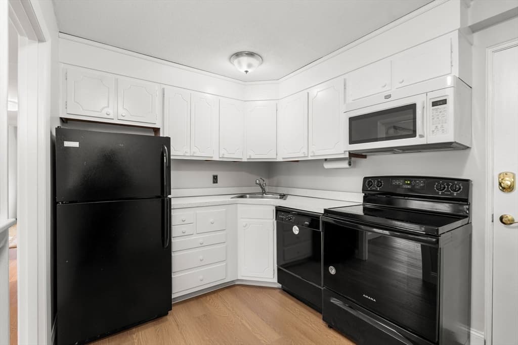 Condominium at 53 Melrose Street # 2B, Melrose MA 02176, Melrose, photo 4 of 27