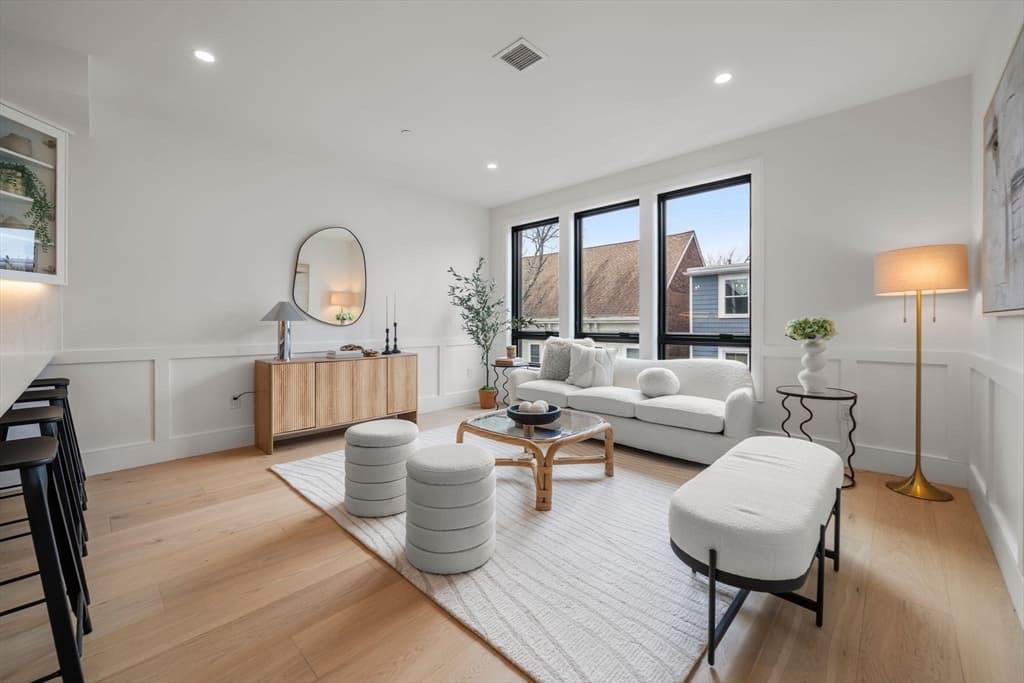 Condominium at 136 W Eighth St # 3, Boston MA 02127, Boston, photo 5 of 30