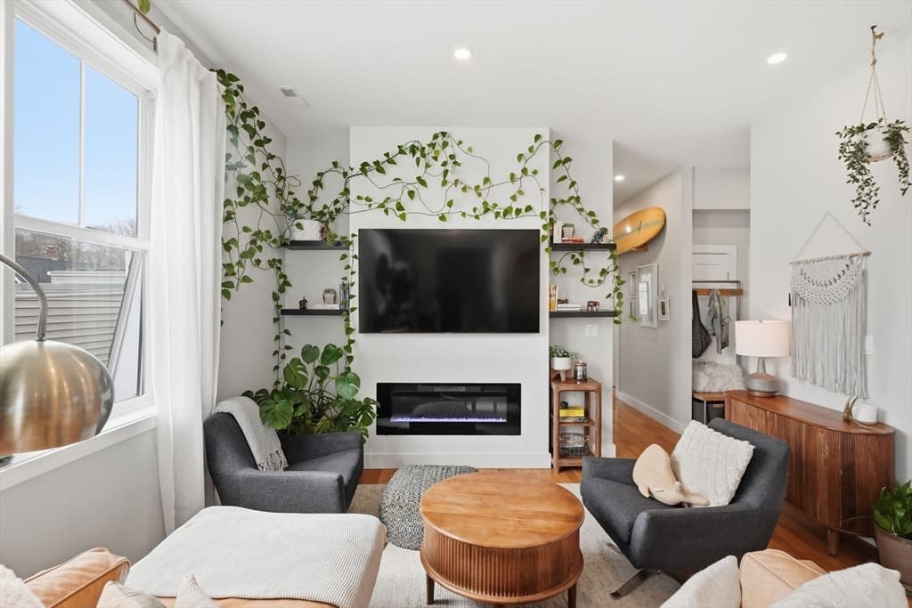 Condominium at 181 Cowper St # 302, Boston MA 02128, Boston, photo 5 of 16
