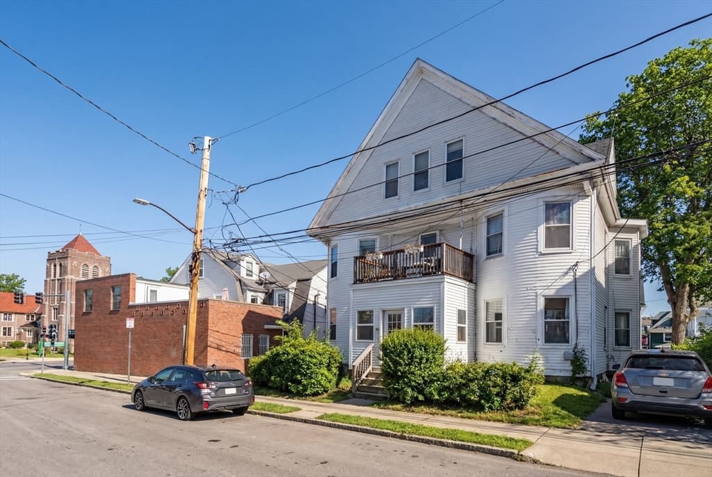5-9 Family at 556 Cambridge/32 Gordon Package, Boston MA 02134, photo 3 of 15