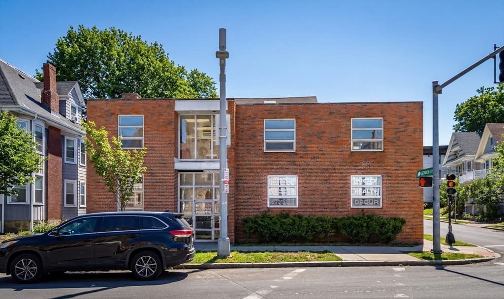 5-9 Family at 556 Cambridge/32 Gordon Package, Boston MA 02134, photo 9 of 15