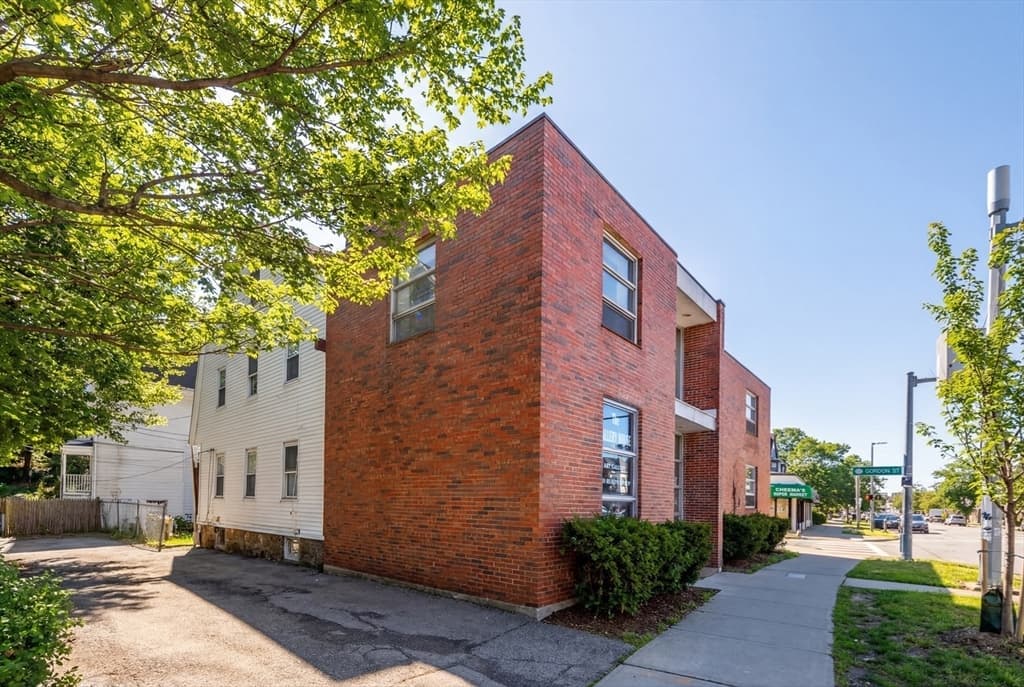 5-9 Family at 556 Cambridge/32 Gordon Package, Boston MA 02134, photo 10 of 15