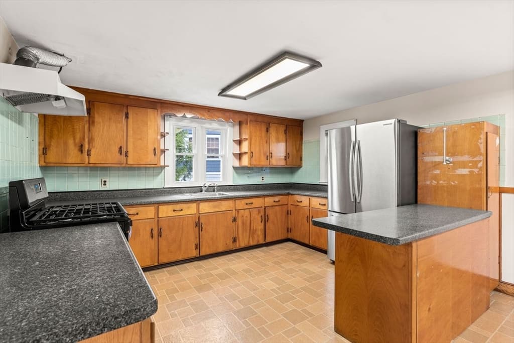 Single Family Residence at 380 Cross Street, Winchester MA 01890, photo 19 of 41