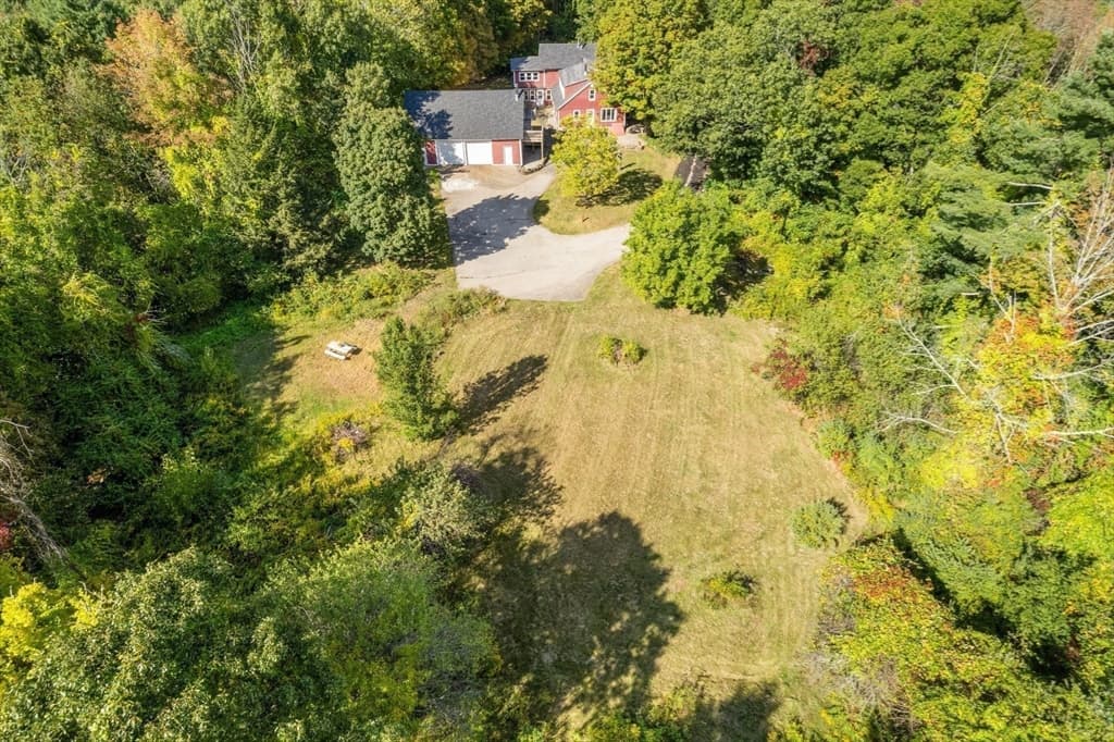 Single Family Residence at 16 Summit Ave, Sturbridge MA 01518, photo 5 of 37