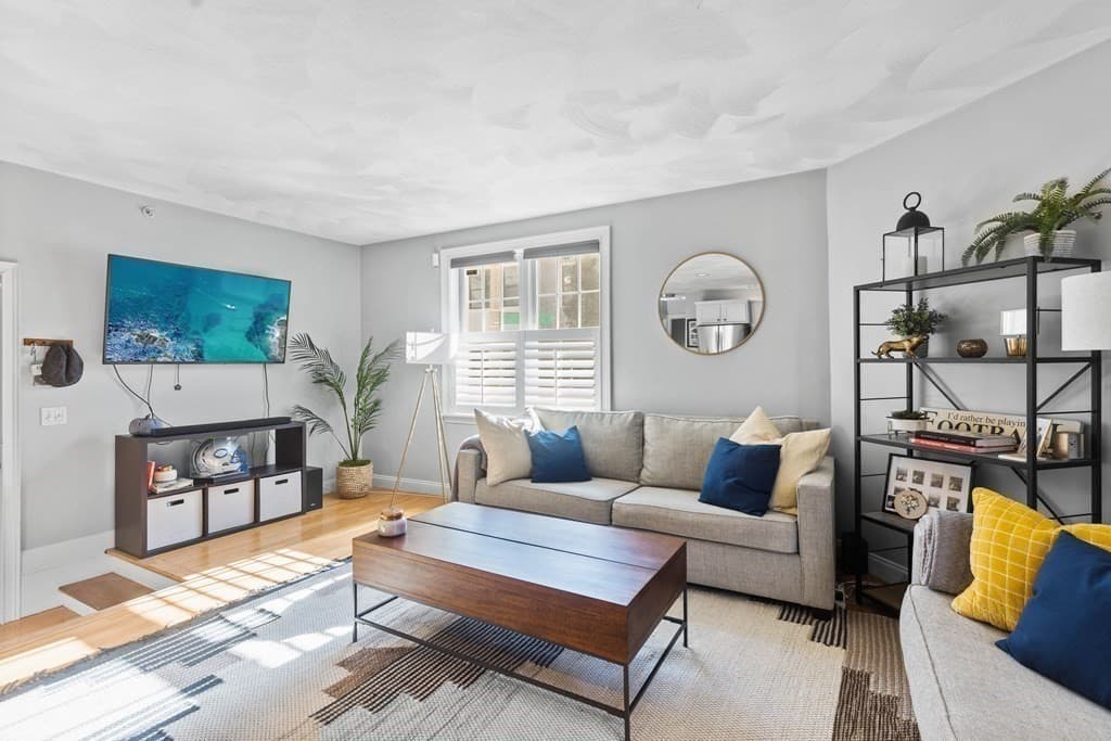 Condominium at 194 E St # 1, Boston MA 02127, Boston, photo 6 of 10