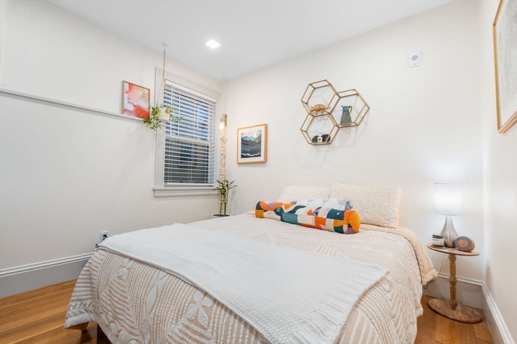 Condominium at 1762 Beacon St # 1, Brookline MA 02445, photo 7 of 17