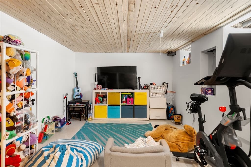 Single Family Residence at 110 D St, Boston MA 02127, Boston, photo 23 of 33