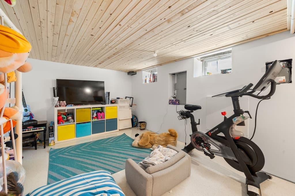 Single Family Residence at 110 D St, Boston MA 02127, Boston, photo 22 of 33