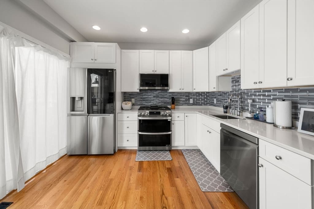 Single Family Residence at 110 D St, Boston MA 02127, Boston, photo 3 of 33