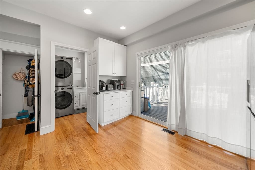 Single Family Residence at 110 D St, Boston MA 02127, Boston, photo 4 of 33