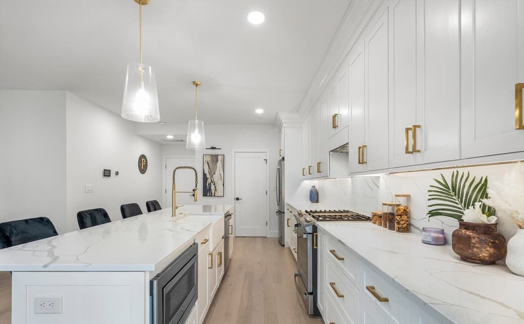 Condominium at 839 Saratoga St # 3, Boston MA 02128, photo 6 of 15