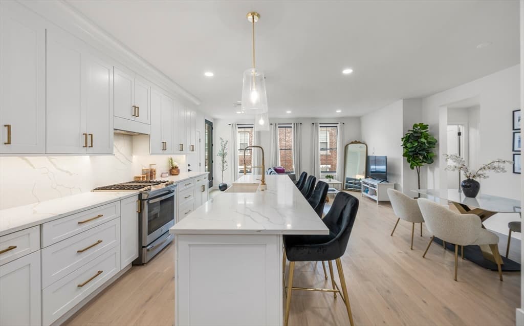 Condominium at 839 Saratoga St # 3, Boston MA 02128, photo 4 of 15