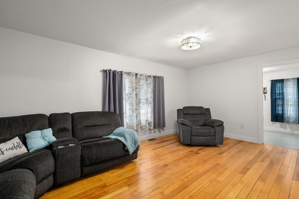 61 E Brimfield Rd, Holland MA 01521 photo 5