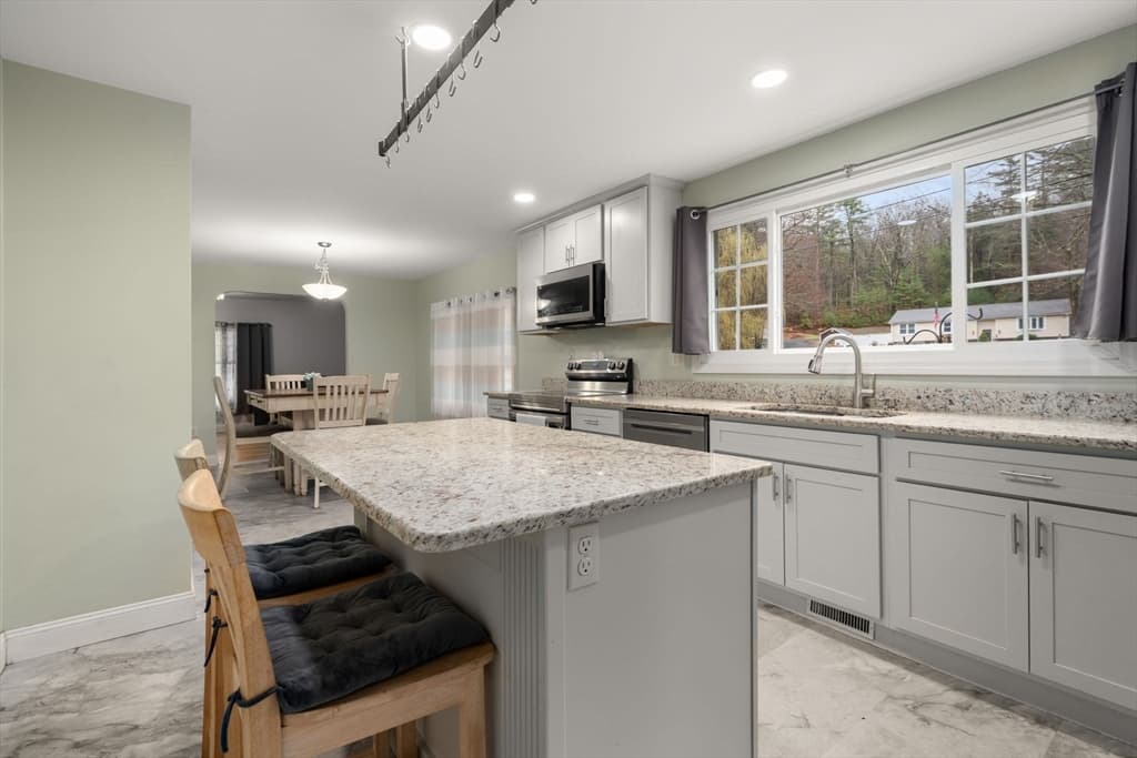 61 E Brimfield Rd, Holland MA 01521 photo 8