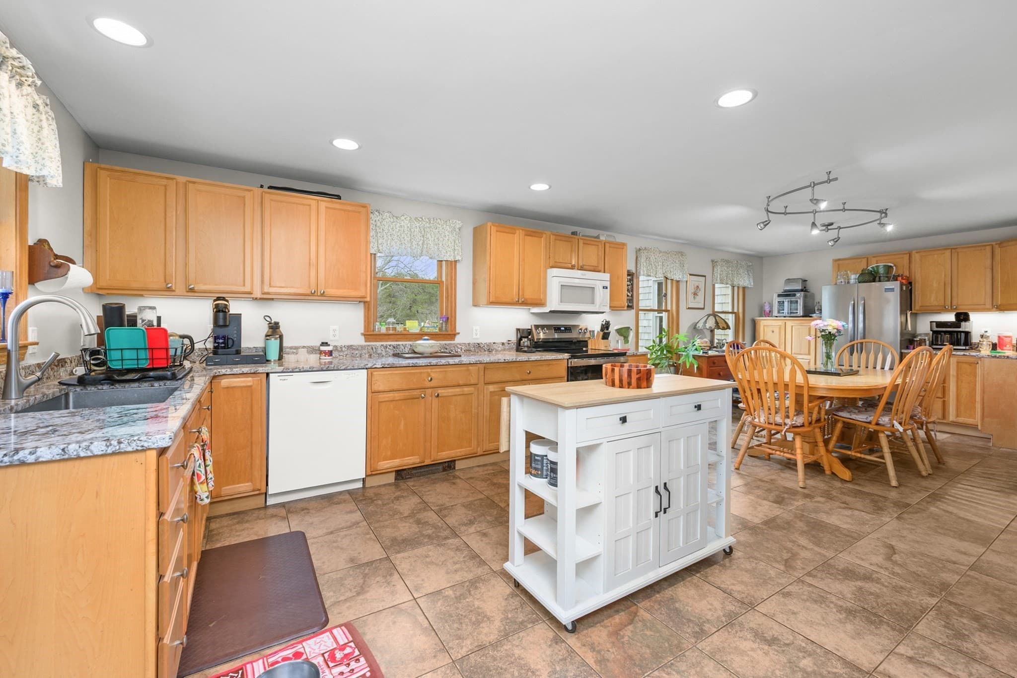 Single Family Residence at 2 Short Lots Ln, Truro MA 02666, photo 9 of 41