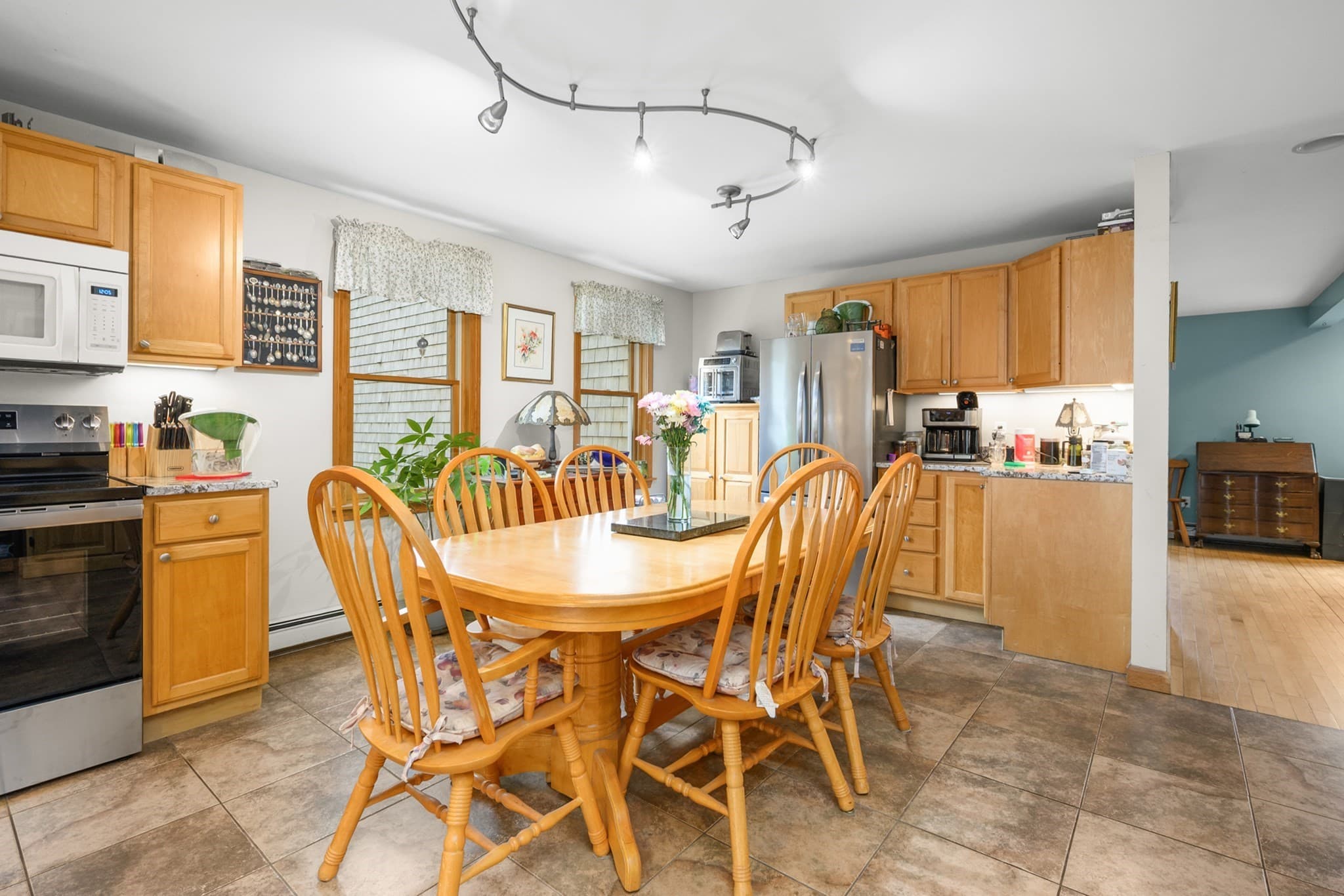 Single Family Residence at 2 Short Lots Ln, Truro MA 02666, photo 10 of 41