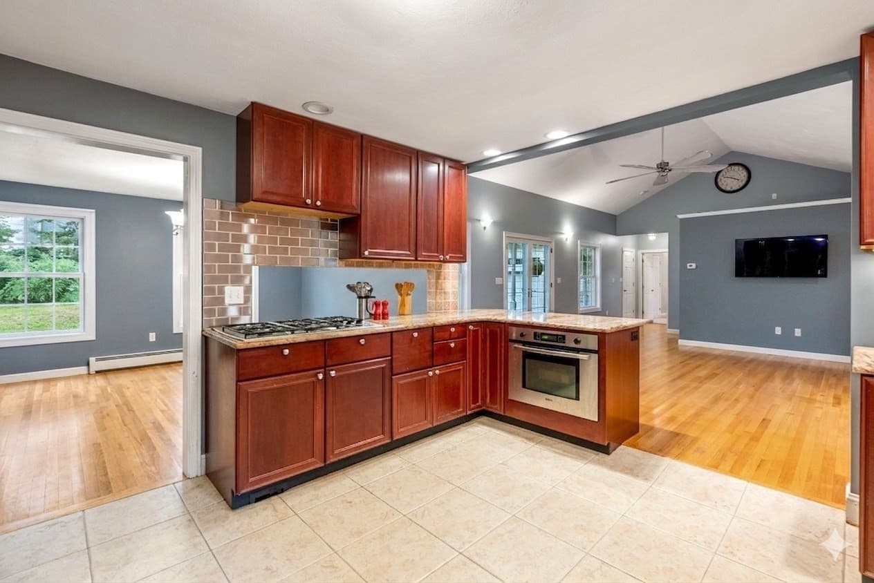 Single Family Residence at 495 Grafton St, Shrewsbury MA 01545, photo 9 of 42