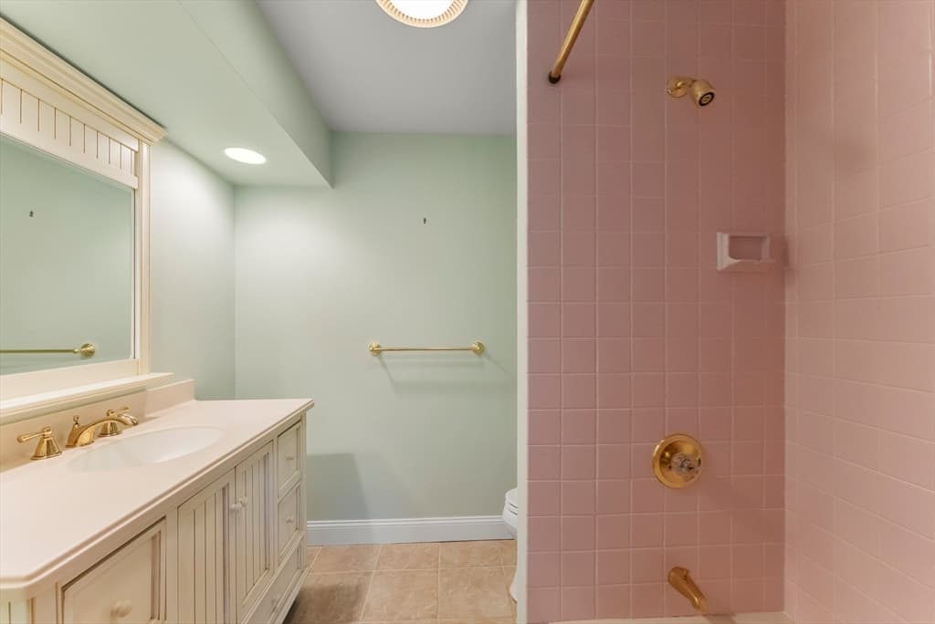 Condominium at 42 Fairway Dr, Plymouth MA 02360, Plymouth, photo 22 of 39