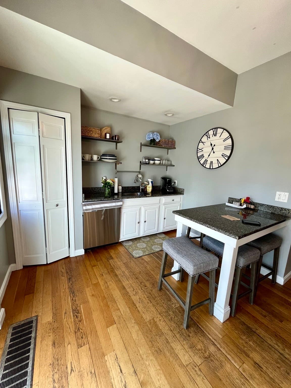 Single Family Residence at 659 E 6th St, Boston MA 02127, Boston, photo 3 of 13