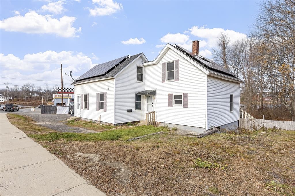 Single Family Residence at 118 Spring St, Winchendon MA 01475, Winchendon, photo 2 of 27