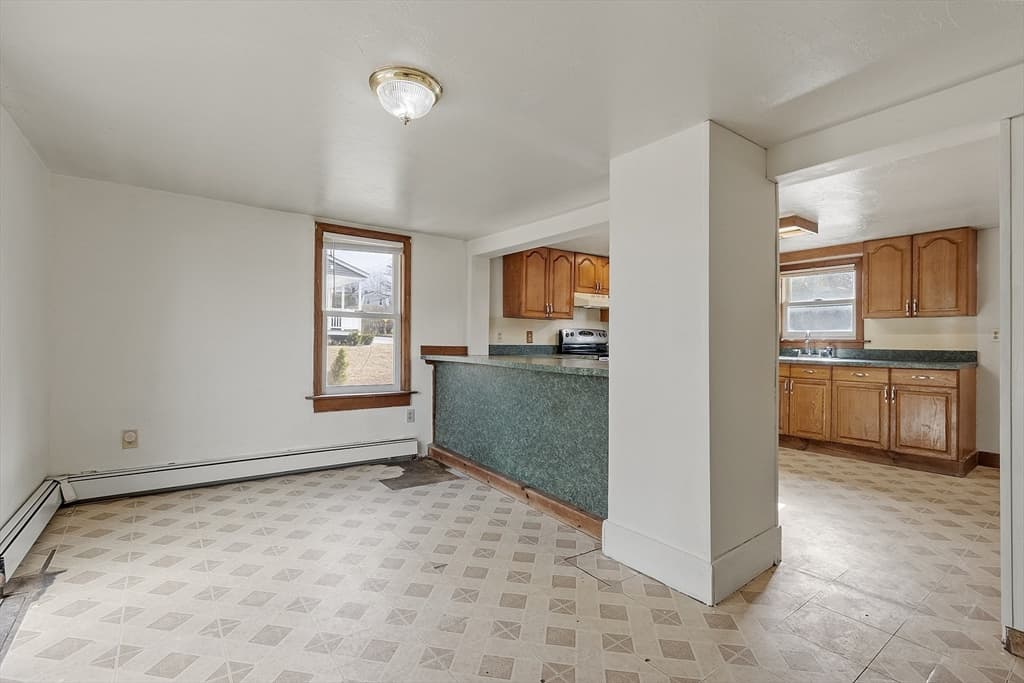 Single Family Residence at 118 Spring St, Winchendon MA 01475, Winchendon, photo 12 of 27