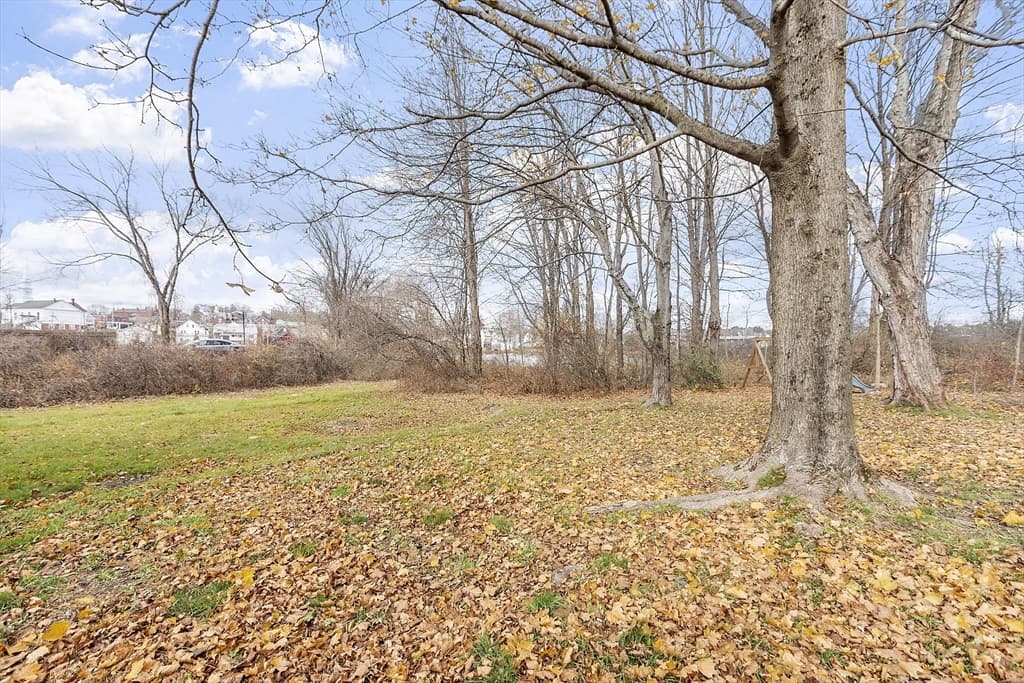 Single Family Residence at 118 Spring St, Winchendon MA 01475, Winchendon, photo 5 of 27