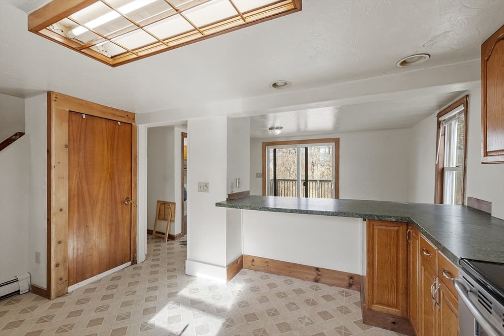 Single Family Residence at 118 Spring St, Winchendon MA 01475, Winchendon, photo 9 of 27